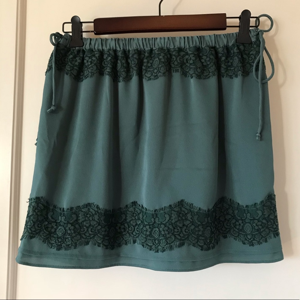 Green Banana Republic XS skirt with lace detail